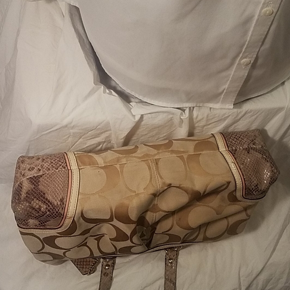 Coach C1320-F24889 Sig snake skin trim handbag - Picture 3 of 16